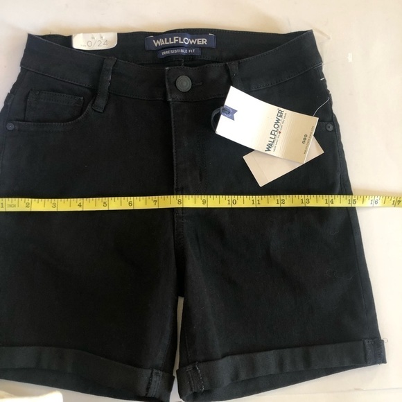 Wallflower High Rise The Irresistible Fit Midi Rolled Black Shorts Size 0/24 - Picture 7 of 10